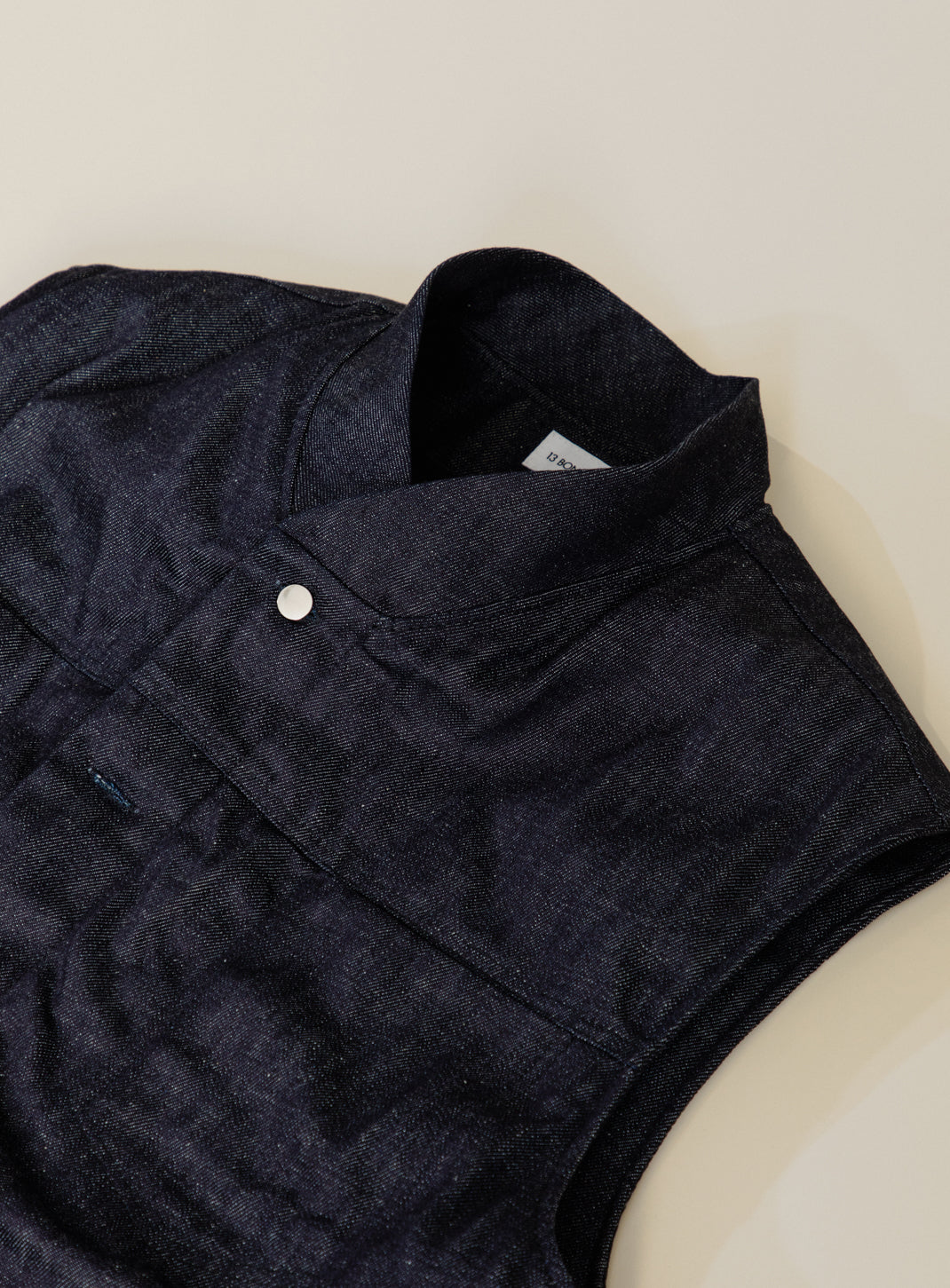 Veste Sans Manches à Faux Col Bord-Côte en Denim Bleu Brut