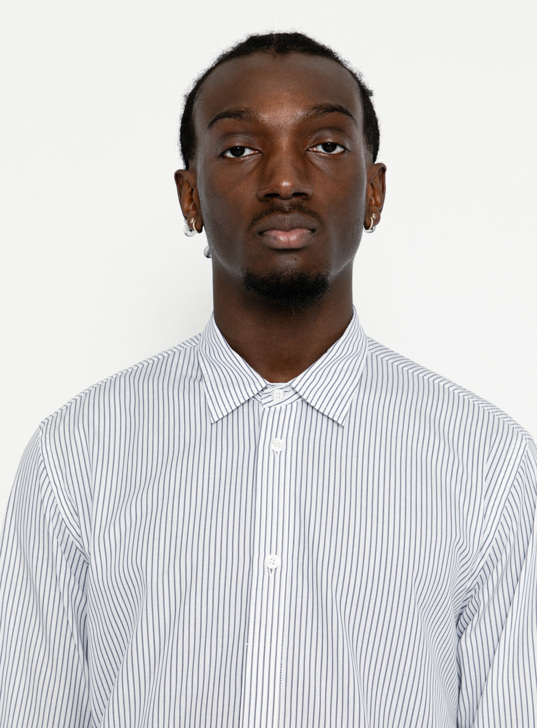 Chemise à Patte Polo en Popeline Blanche à Fines Rayures Beiges