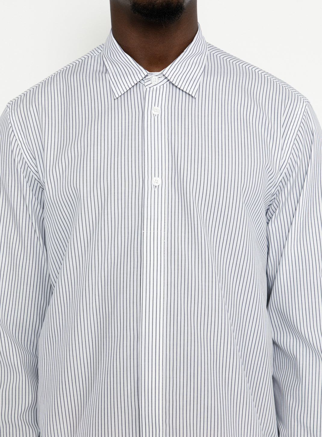 Chemise à Patte Polo en Popeline Blanche à Fines Rayures Beiges