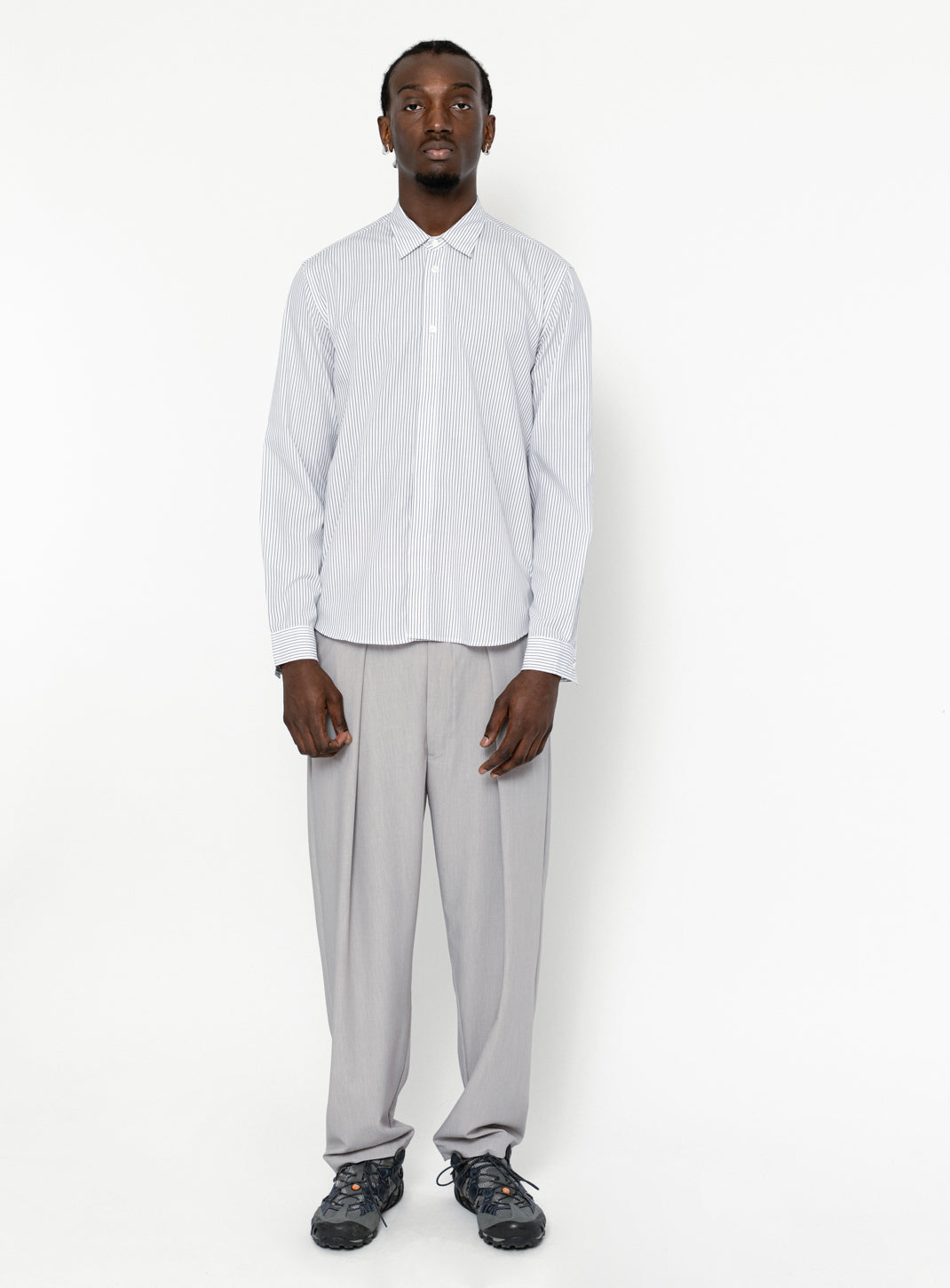 Chemise à Patte Polo en Popeline Blanche à Fines Rayures Beiges