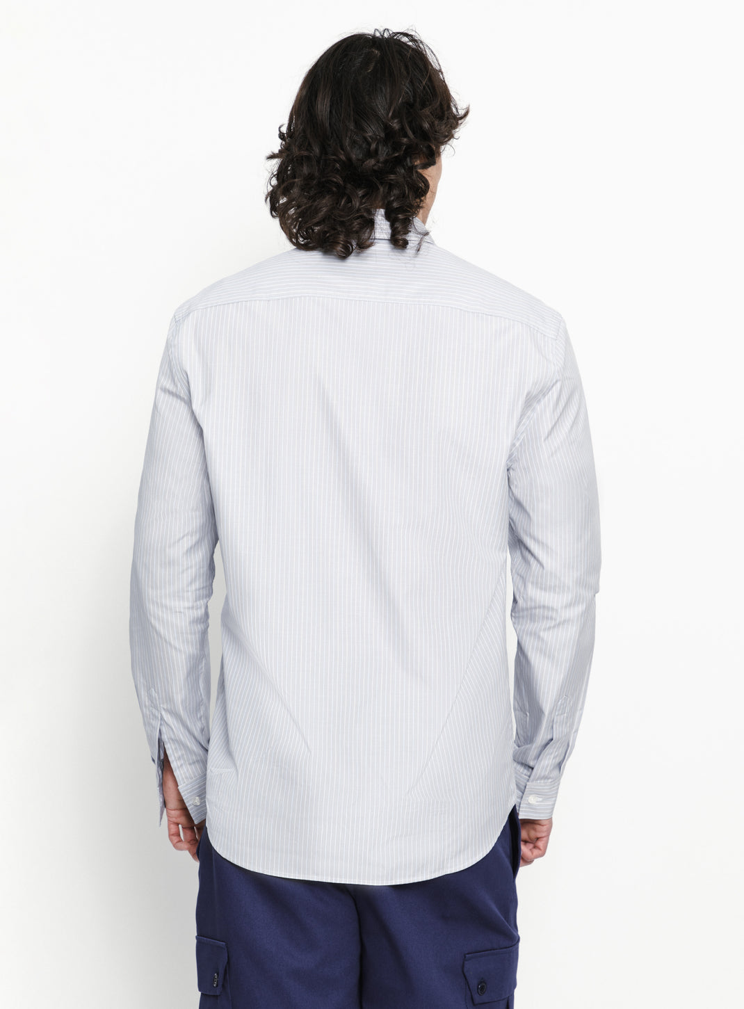 Chemise à Poche Poitrine en Popeline Gris Clair à Fines Rayures Bleues
