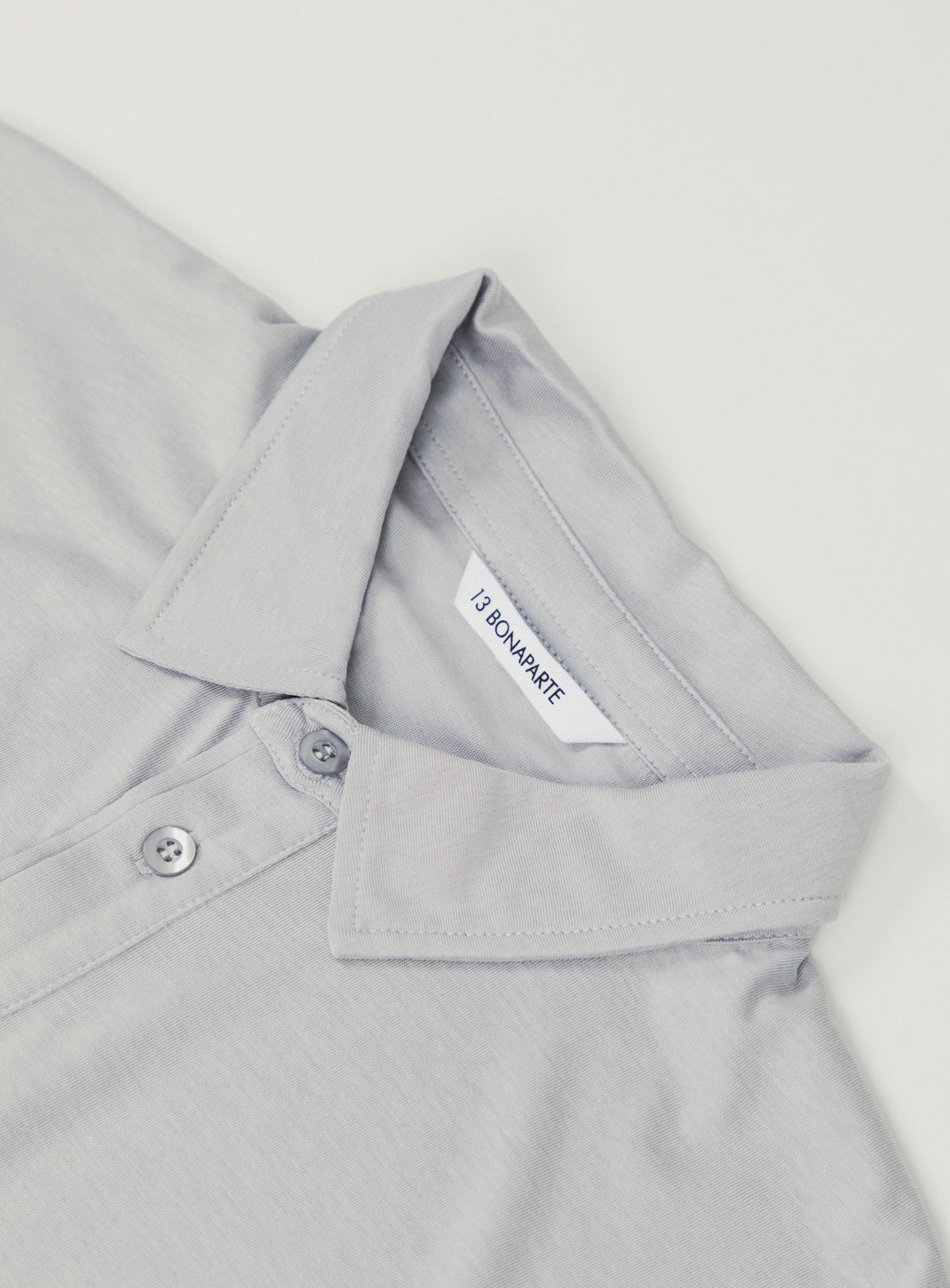 Polo à Patte Plissée avec Manches Courtes en Eucalyptus & Coton Gris Perle