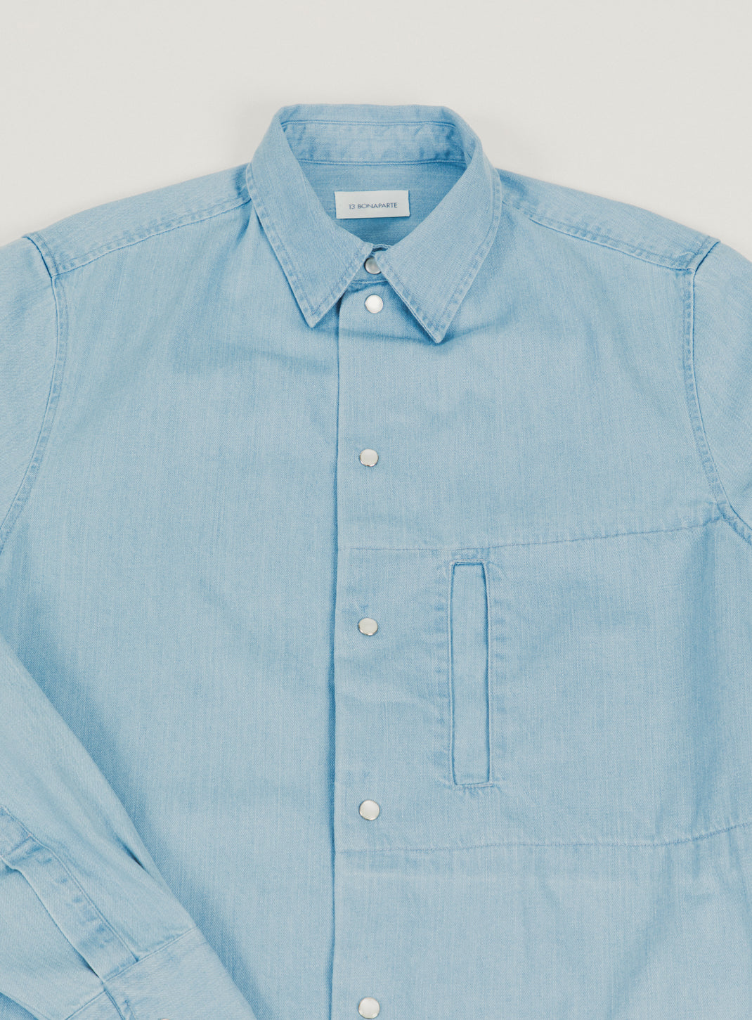 Surchemise à Poche Fenêtre en Denim Bleach