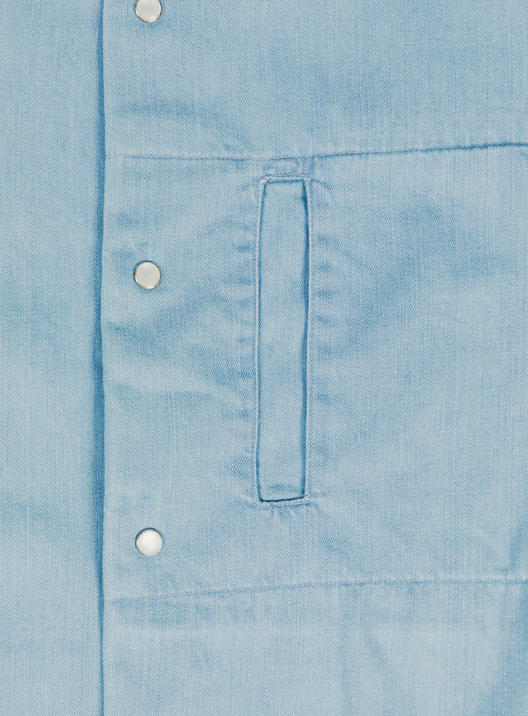 Surchemise à Poche Fenêtre en Denim Bleach