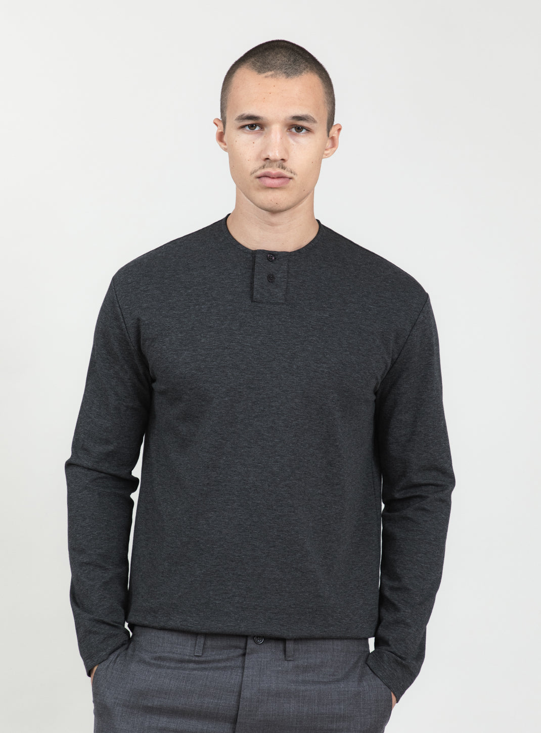 2 Buttons T-Shirt in Heather Dark Gray Technical Knit