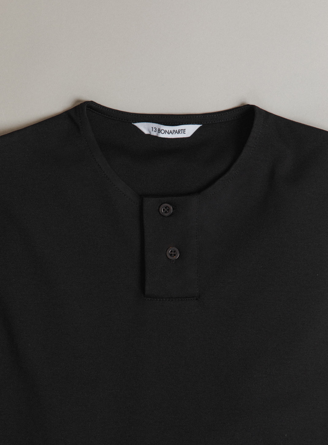 2 Buttons T-Shirt in Black Technical Knit