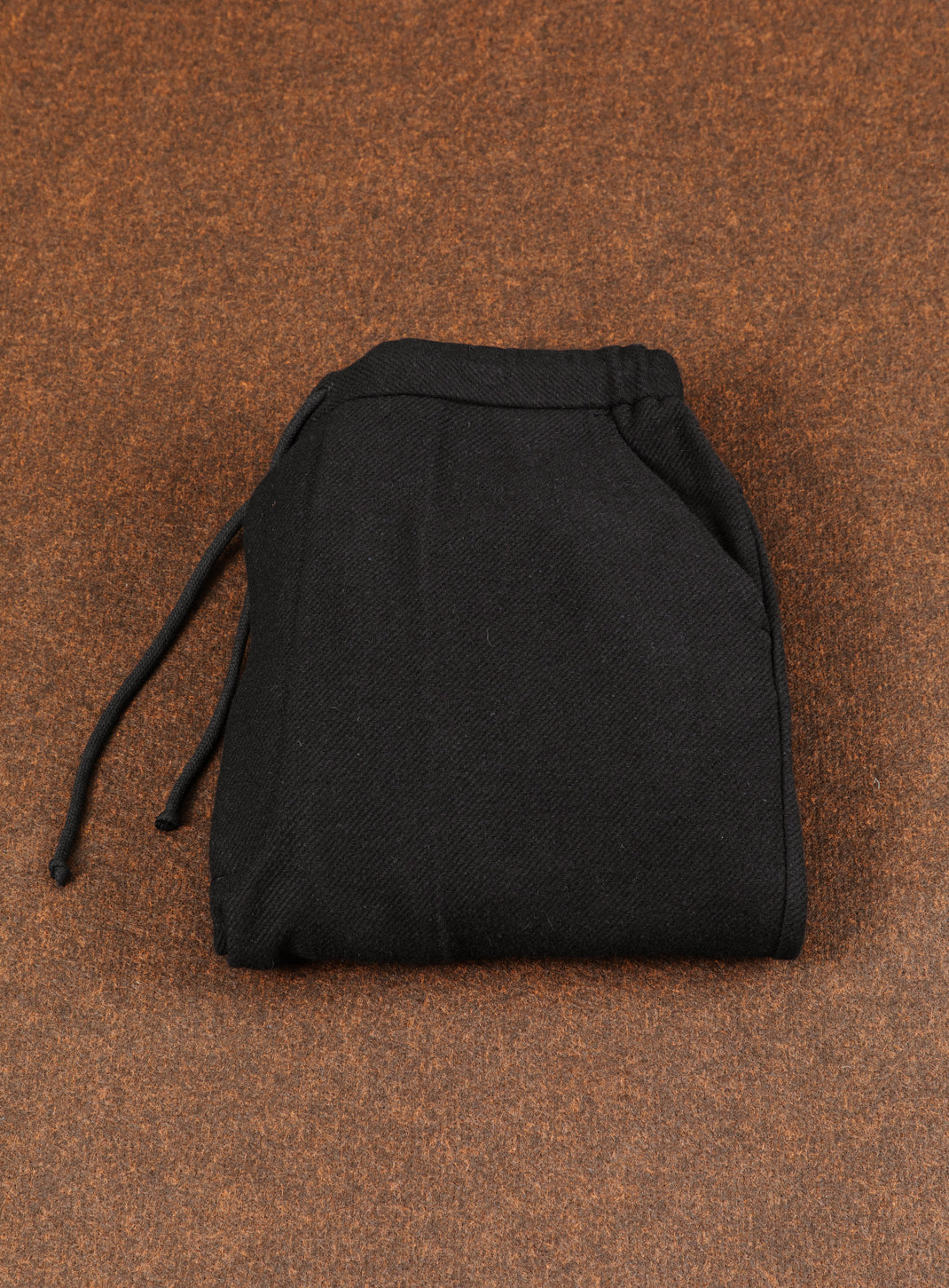 Pleated Pants with Tightening Link in Black Carded Wool