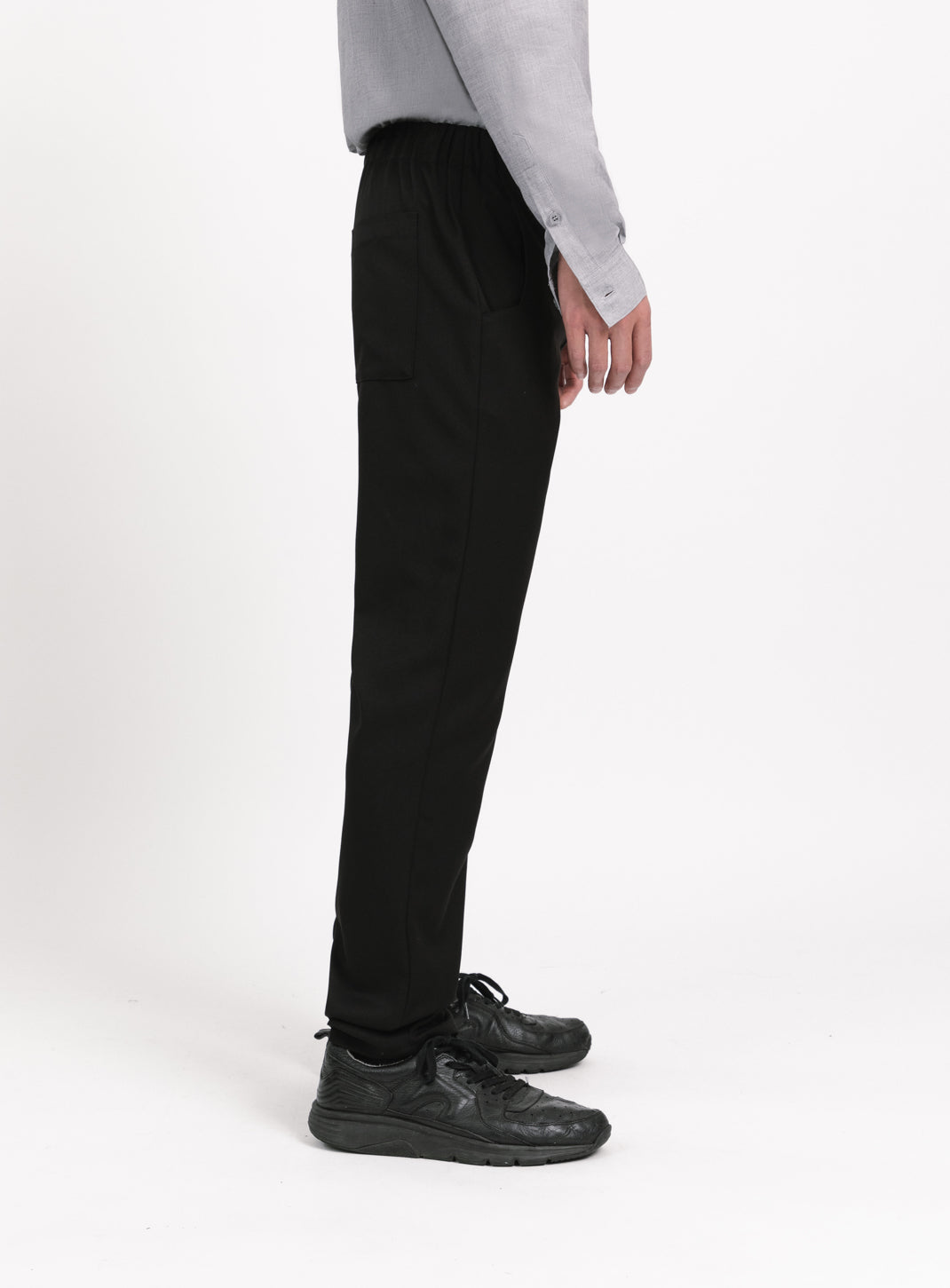 Pants with Notched Pockets in Black Serge