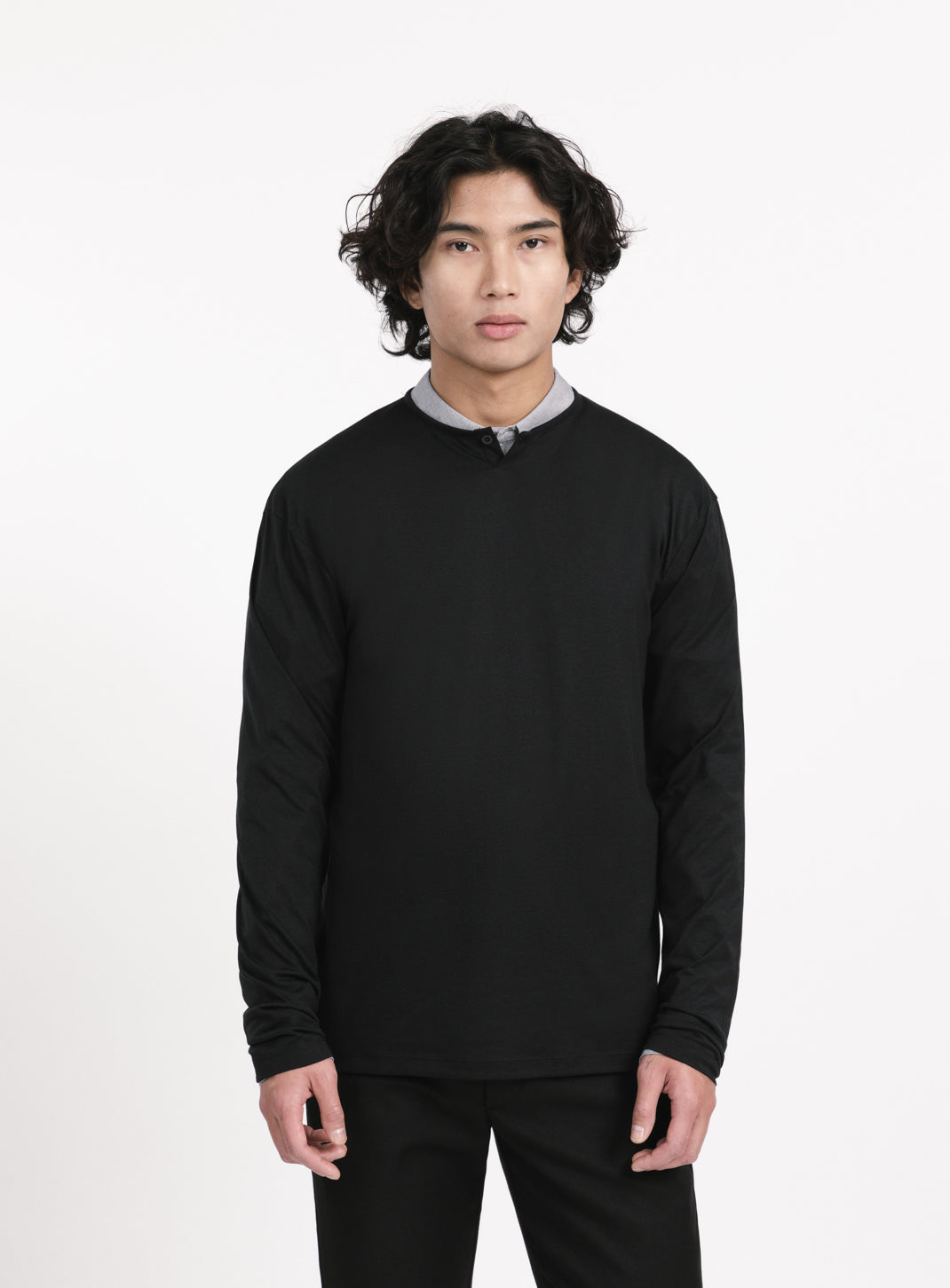 1 Button T-Shirt in Black Eucalyptus & Cotton
