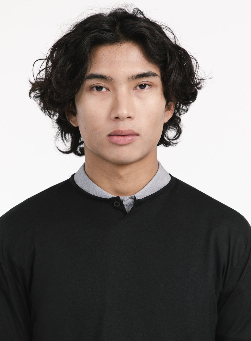 1 Button T-Shirt in Black Eucalyptus & Cotton