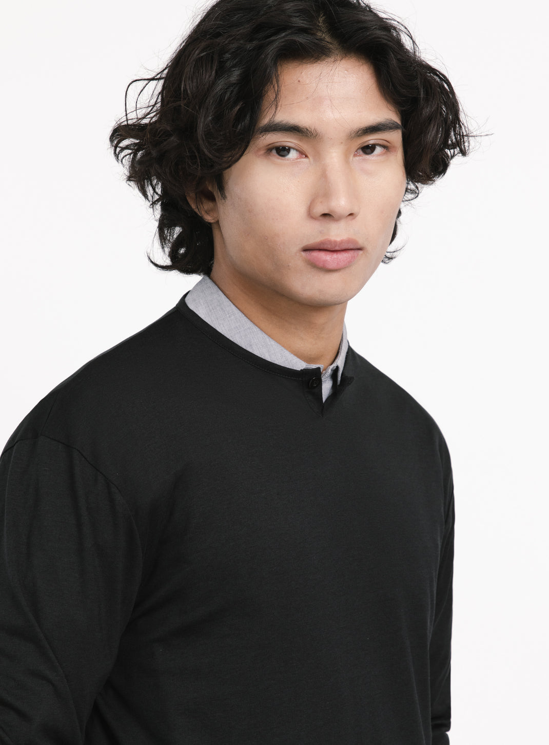 1 Button T-Shirt in Black Eucalyptus & Cotton