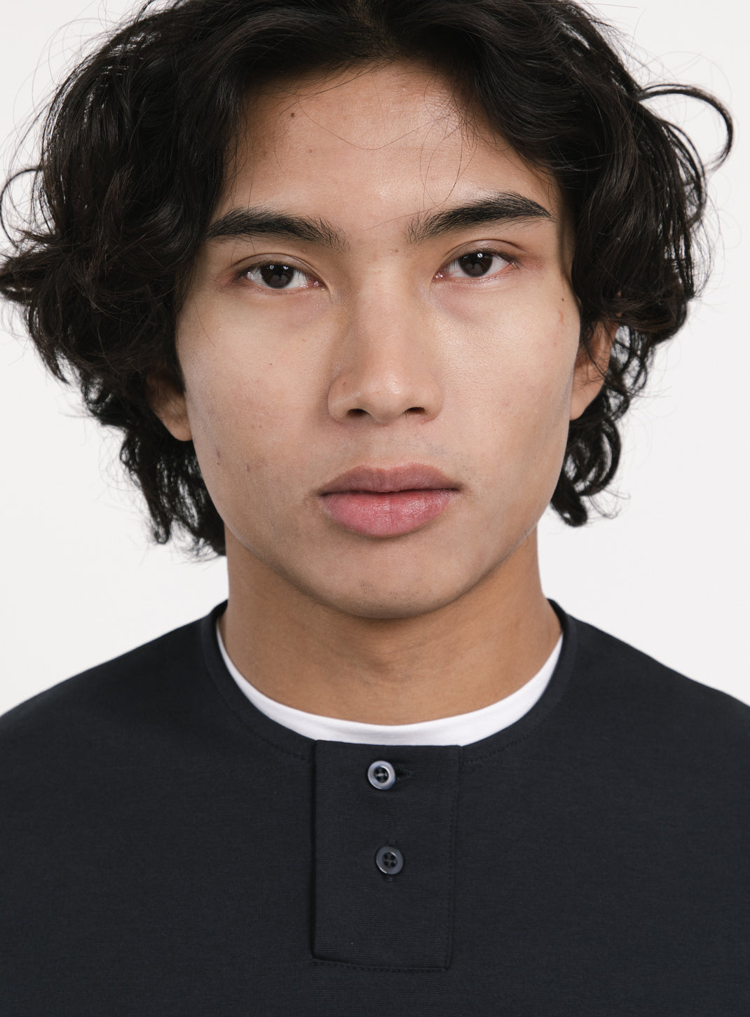 2 Buttons T-Shirt in Navy Blue Technical Knit