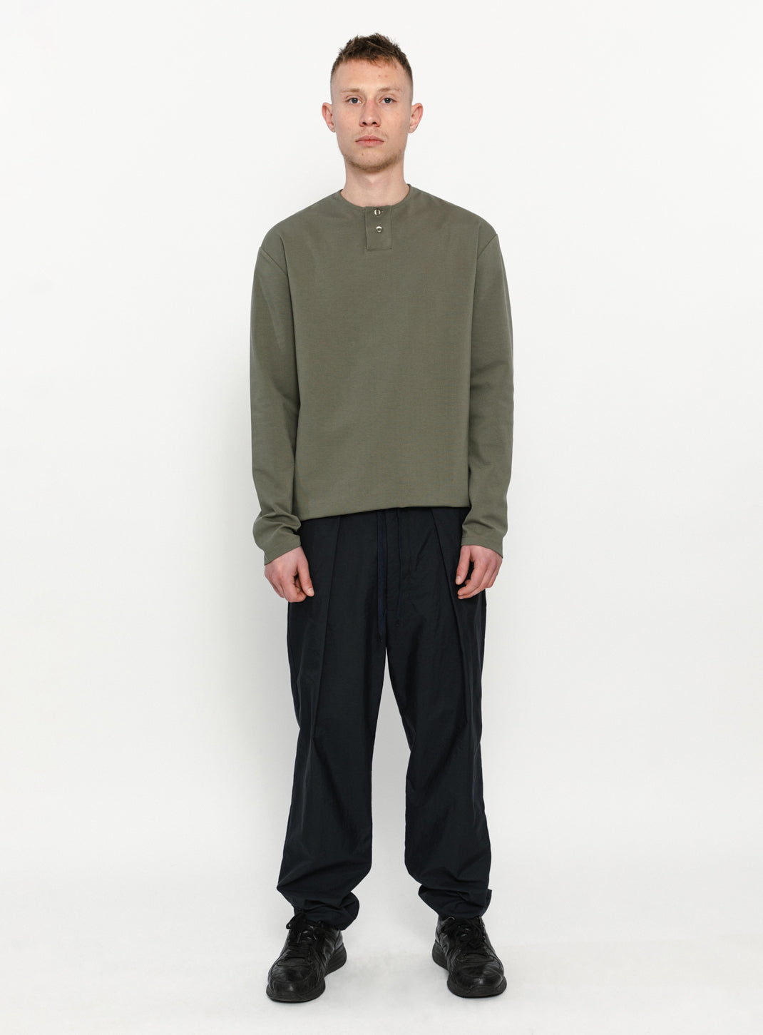 2 Buttons T-Shirt in Almond Green Technical Knit