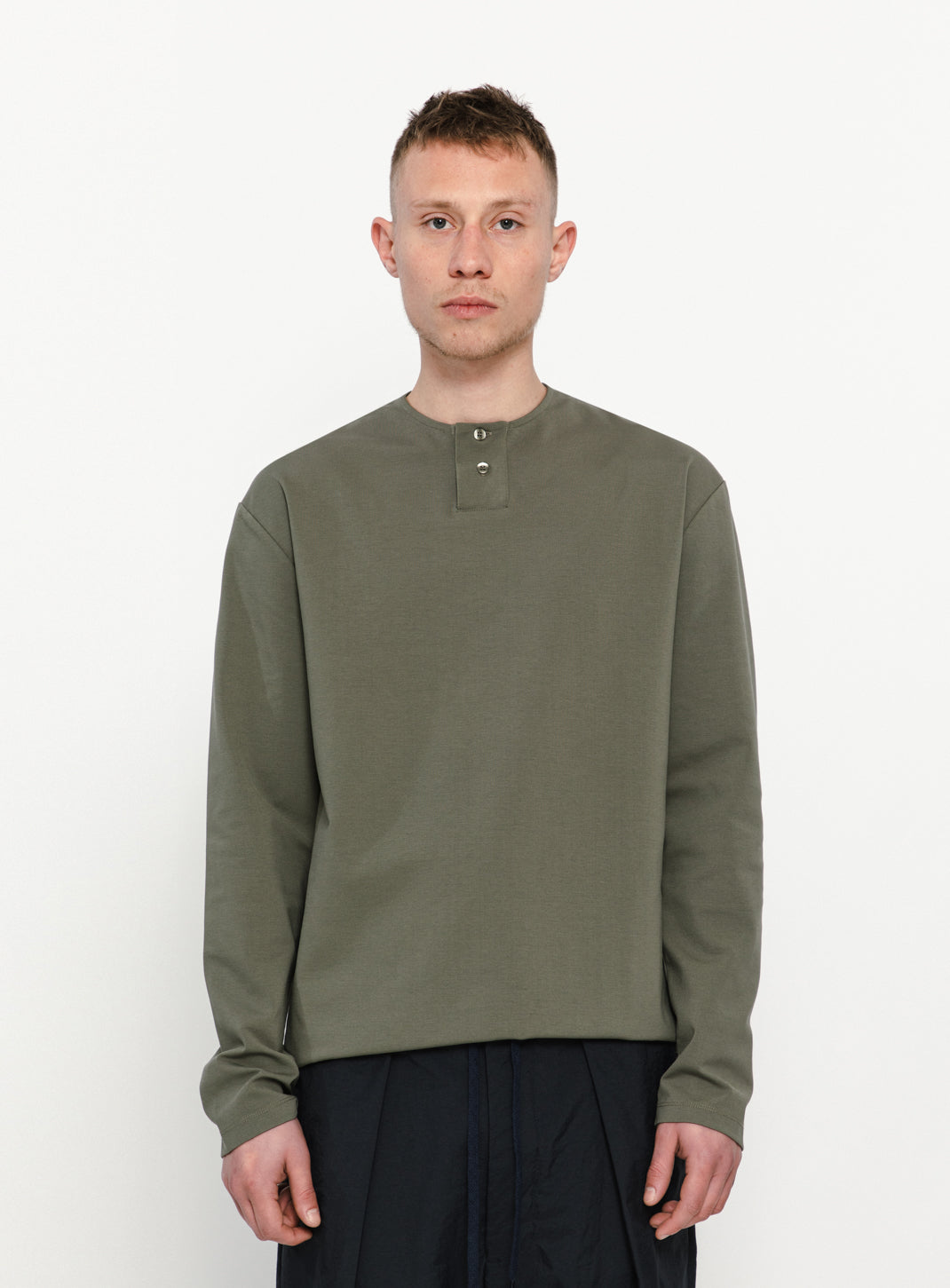 2 Buttons T-Shirt in Almond Green Technical Knit