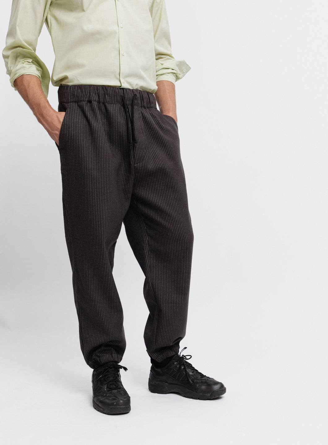 Pantalon à Taille Elastiquée en Tissu Double-Face Gris à Fines Rayures