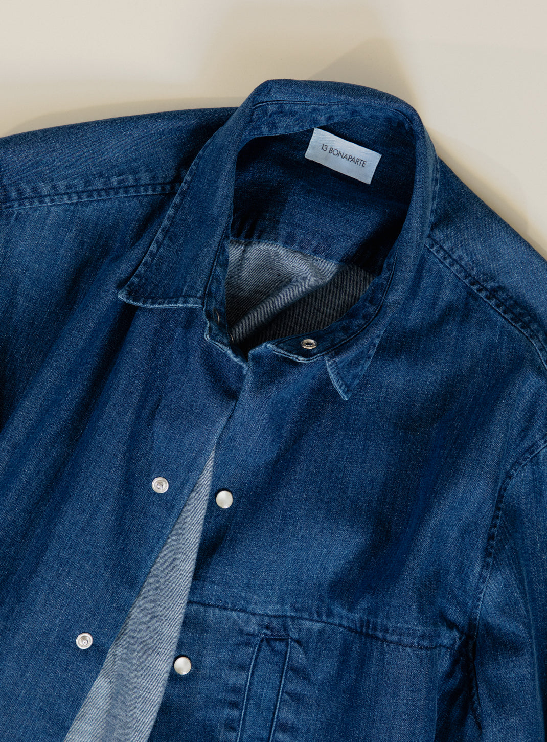 Surchemise à Poche Fenêtre en Denim Stone