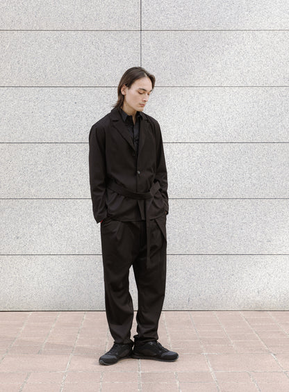 Veste-Blazer à Taille Ceinturée en Serge Noire