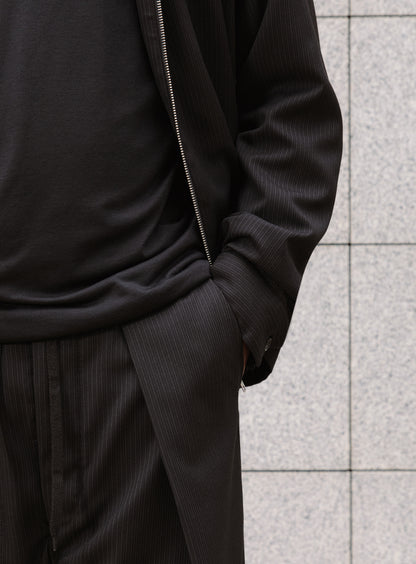Pantalon à Pantalon à Plis Profonds avec Lacet en Serge Noir à Fines Rayures