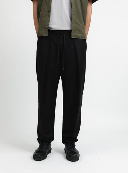 Pantalon à Pantalon à Plis Profonds avec Lacet en Serge Noir à Fines Rayures