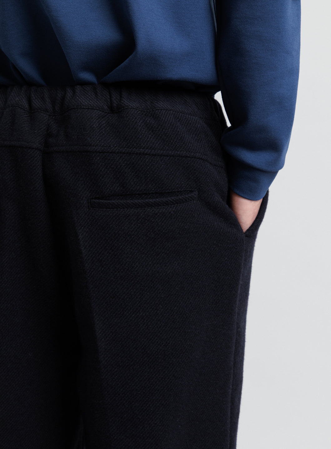 Pantalon à Plis avec Cordon en Laine Cardée Bleu Marine