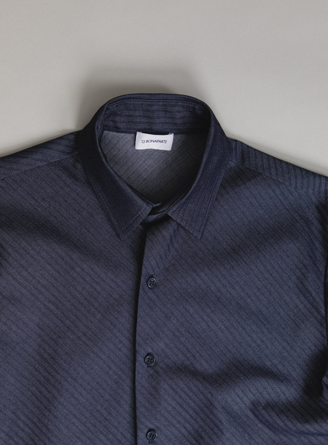 Chemisette à Col Classique en Denim Bleu Brut Coupé en Biais
