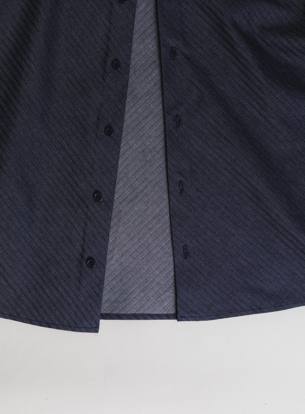 Chemisette à Col Classique en Denim Bleu Brut Coupé en Biais
