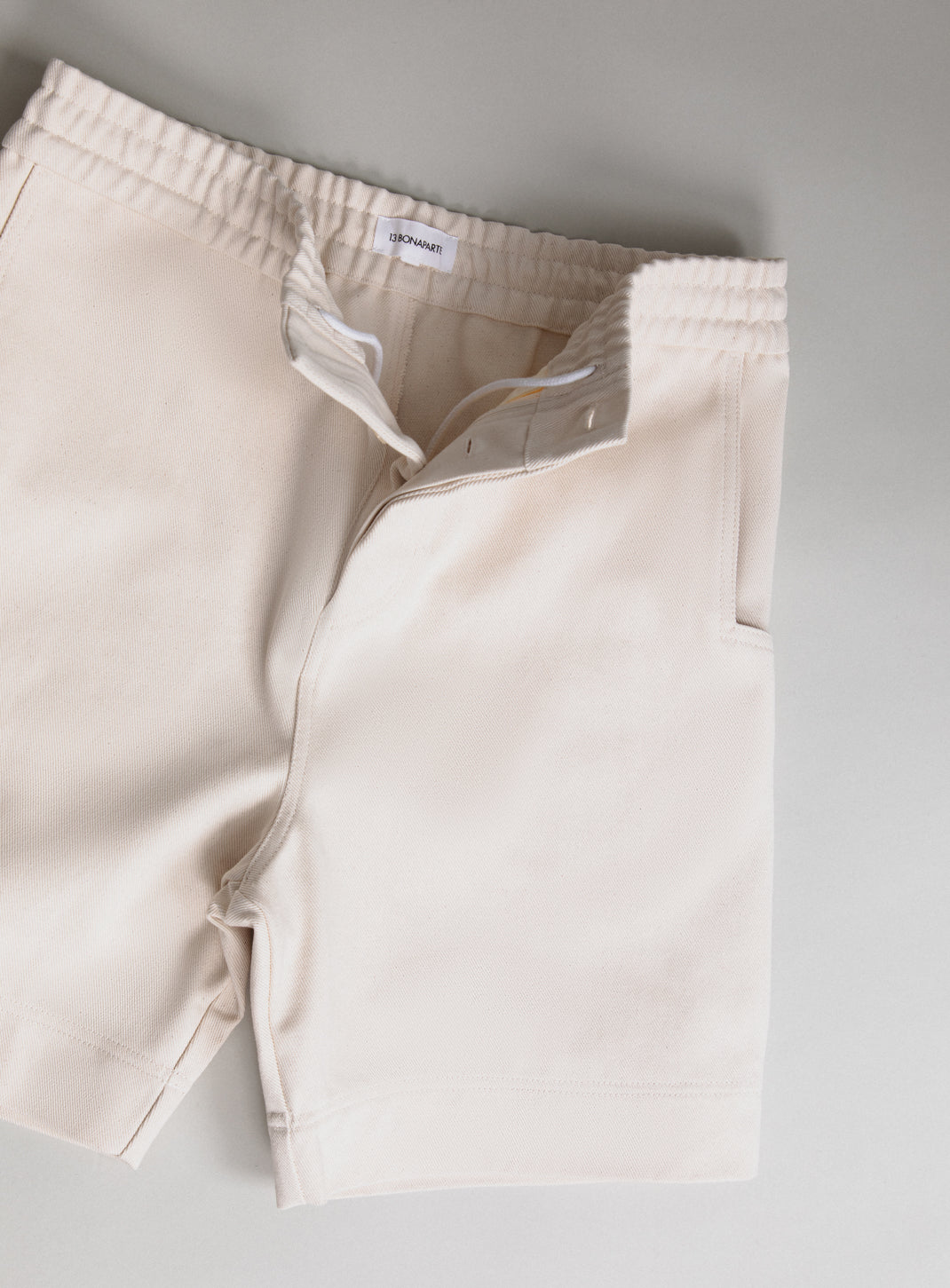 Short à Poches Crantées en Toile Denim Ecrue