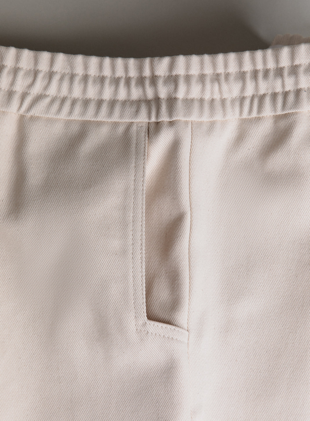 Short à Poches Crantées en Toile Denim Ecrue