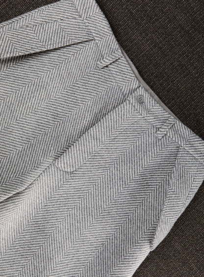 Pantalon à Poches Rabat en Laine Chevron Gris Clair