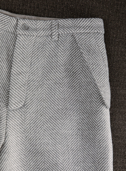 Pantalon à Poches Rabat en Laine Chevron Gris Clair