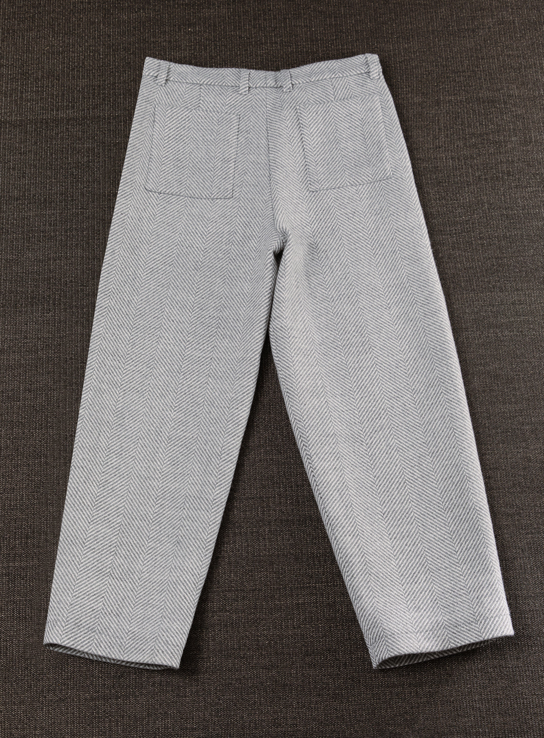 Pantalon à Poches Rabat en Laine Chevron Gris Clair