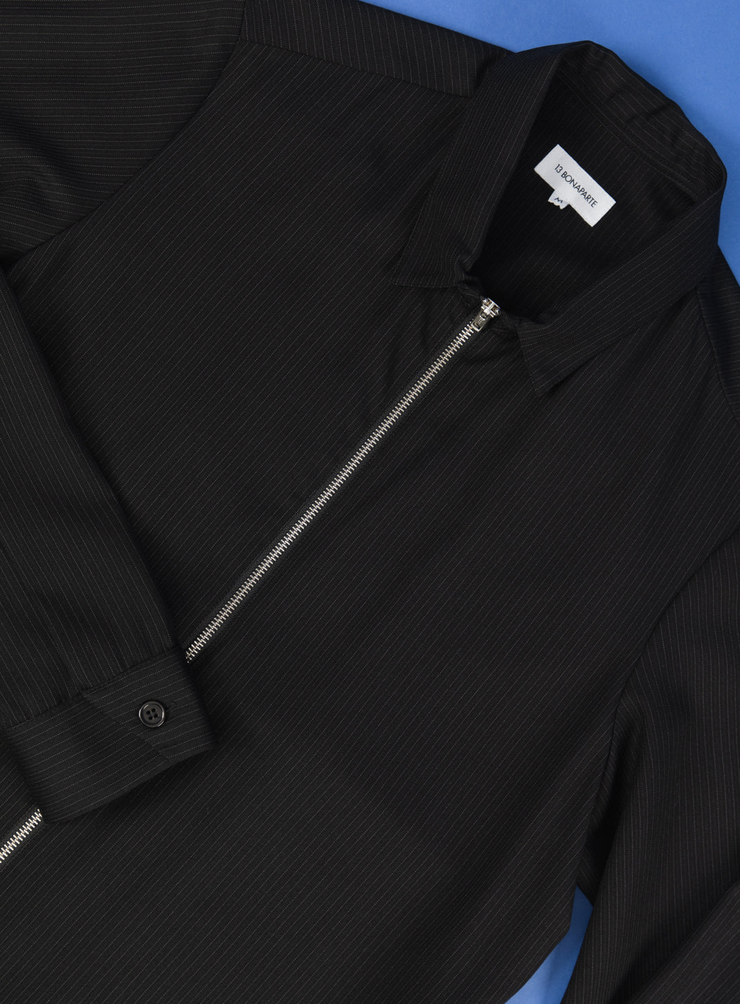 Surchemise Zippée à Poches Crantées en Serge Noire à Fines Rayures