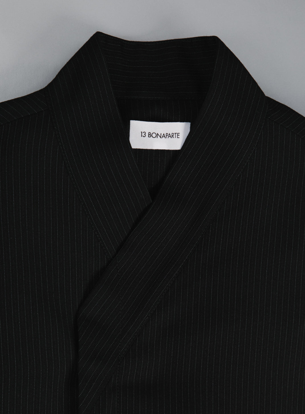 Bomber Kimono en Serge Noir à Fines Rayures