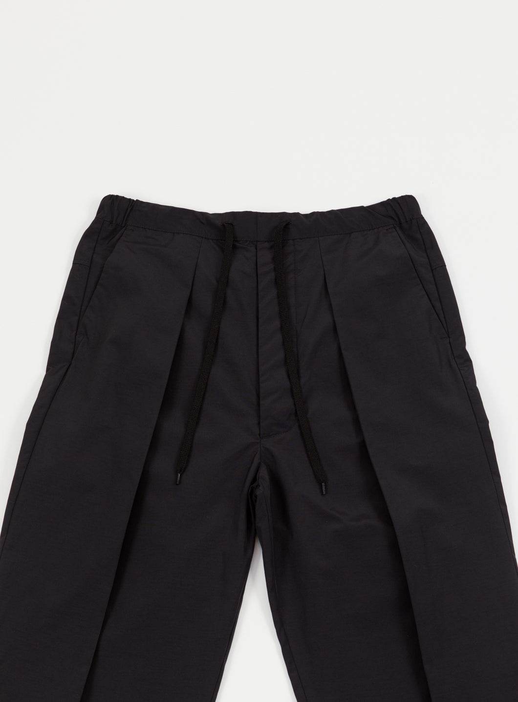 Pantalon à Plis Profonds avec Lacet en Microfibre Noire