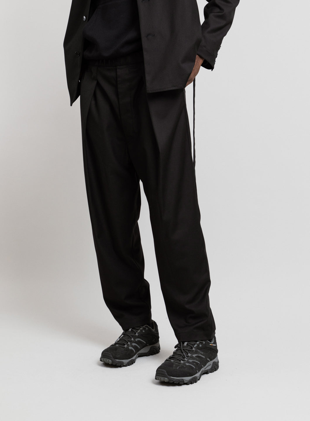 Elastic Waist Pants with Deep Pleats in Black Serge