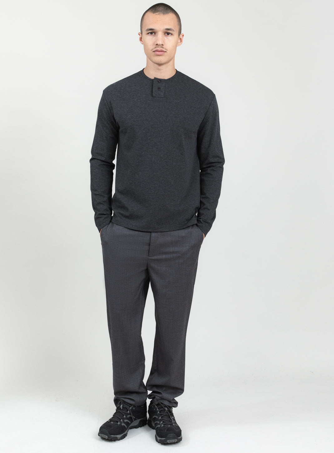 2 Buttons T-Shirt in Heather Dark Gray Technical Knit