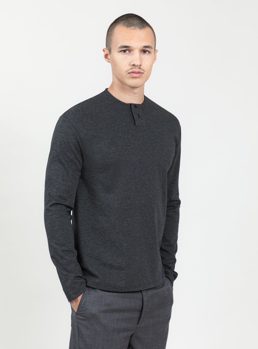 2 Buttons T-Shirt in Heather Dark Gray Technical Knit