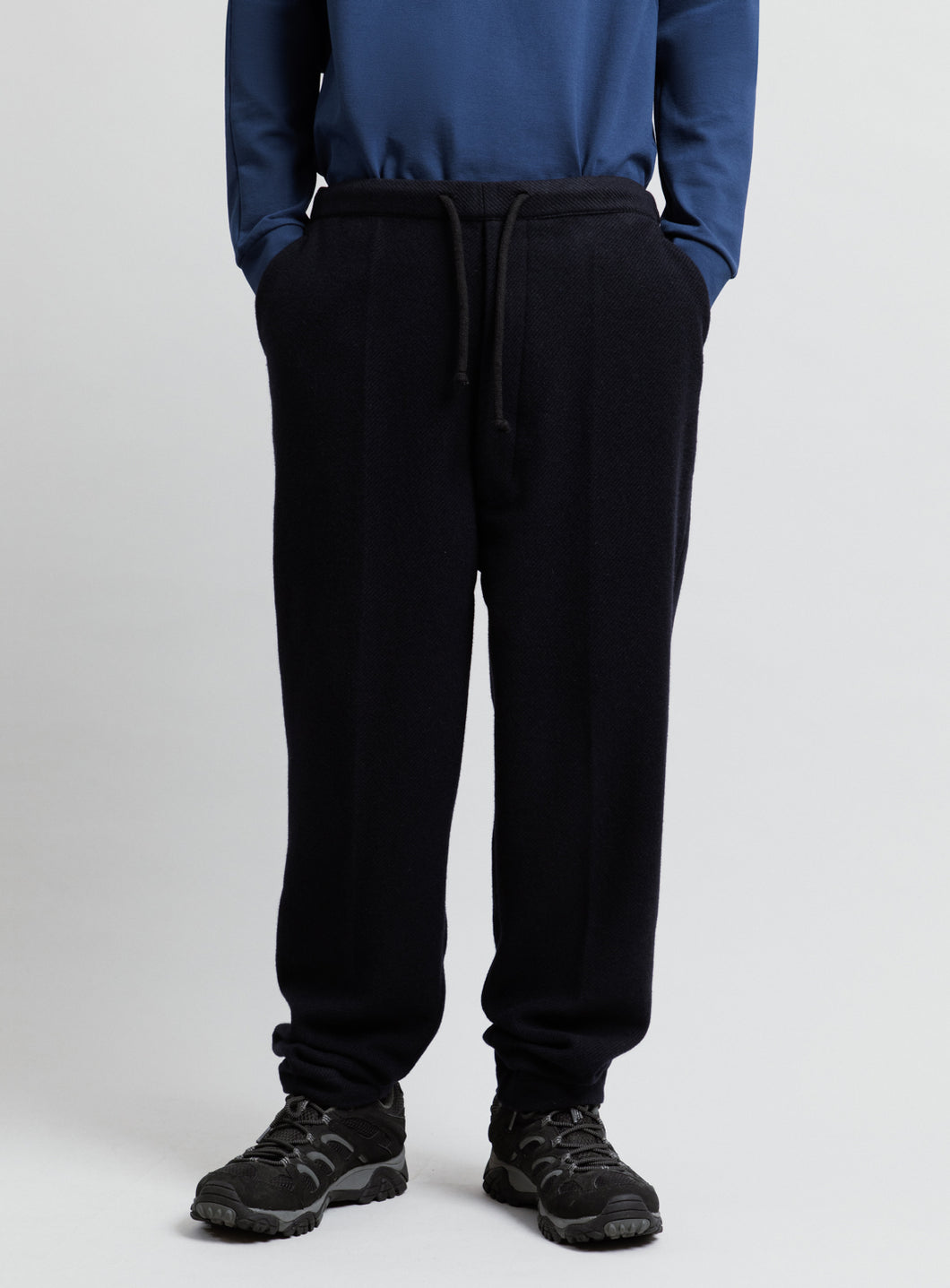 Pleated Pants with Tightening Link in Navy Blue Carded Wool