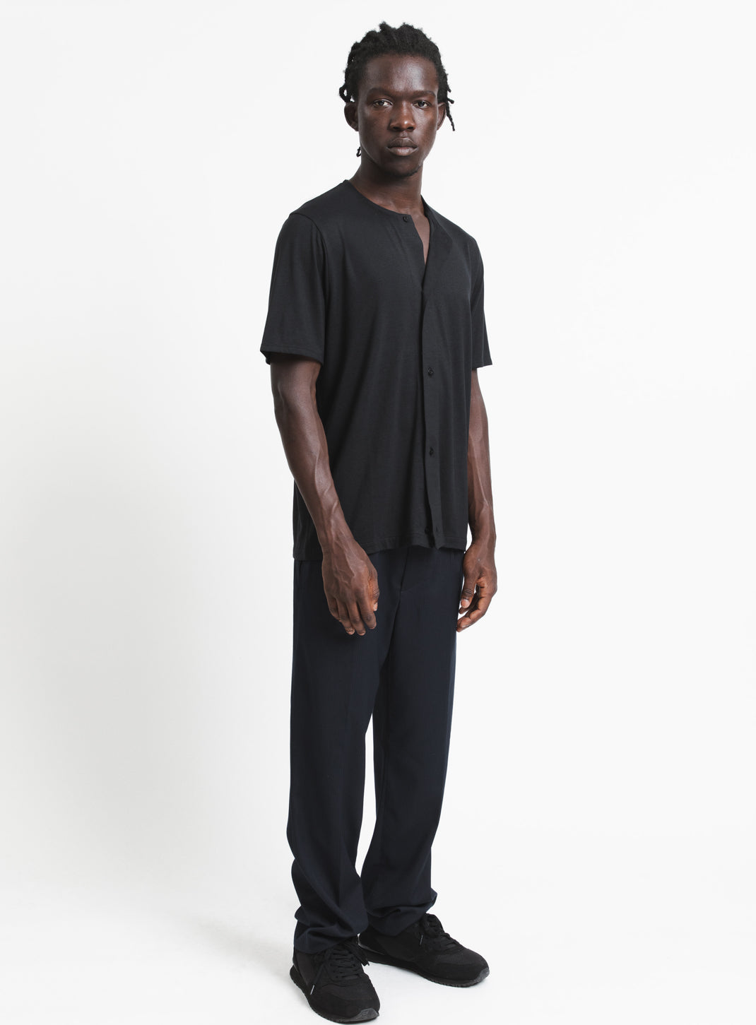 T-Shirt with 5 Buttons in Black Eucalyptus & Cotton