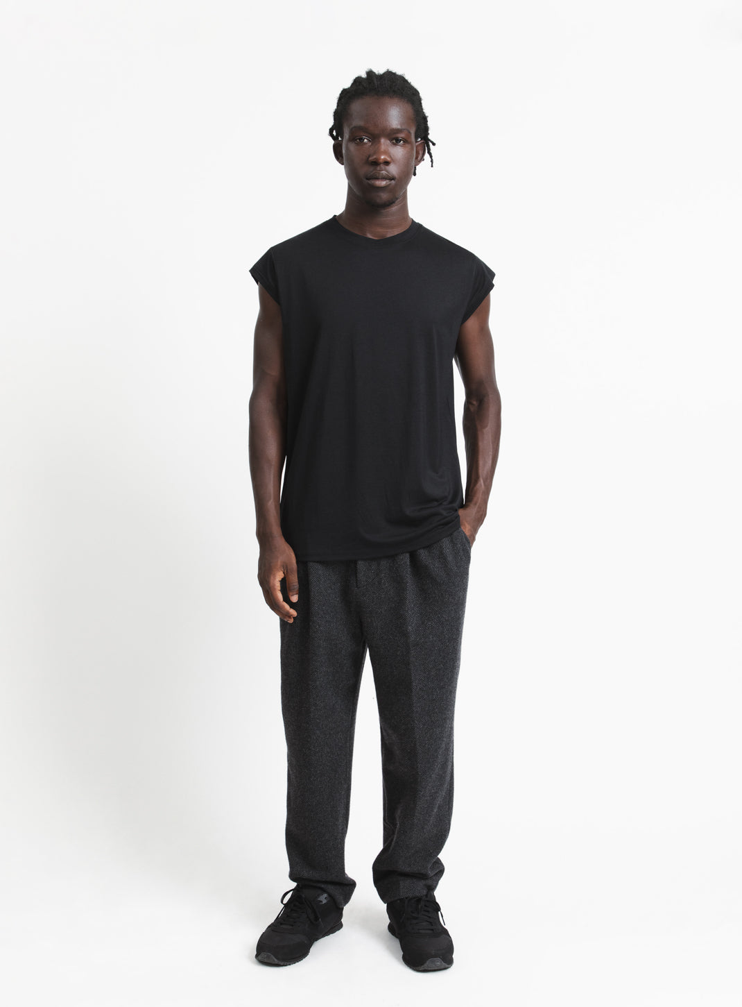 Sleeveless T-Shirt in Black Eucalyptus & Cotton