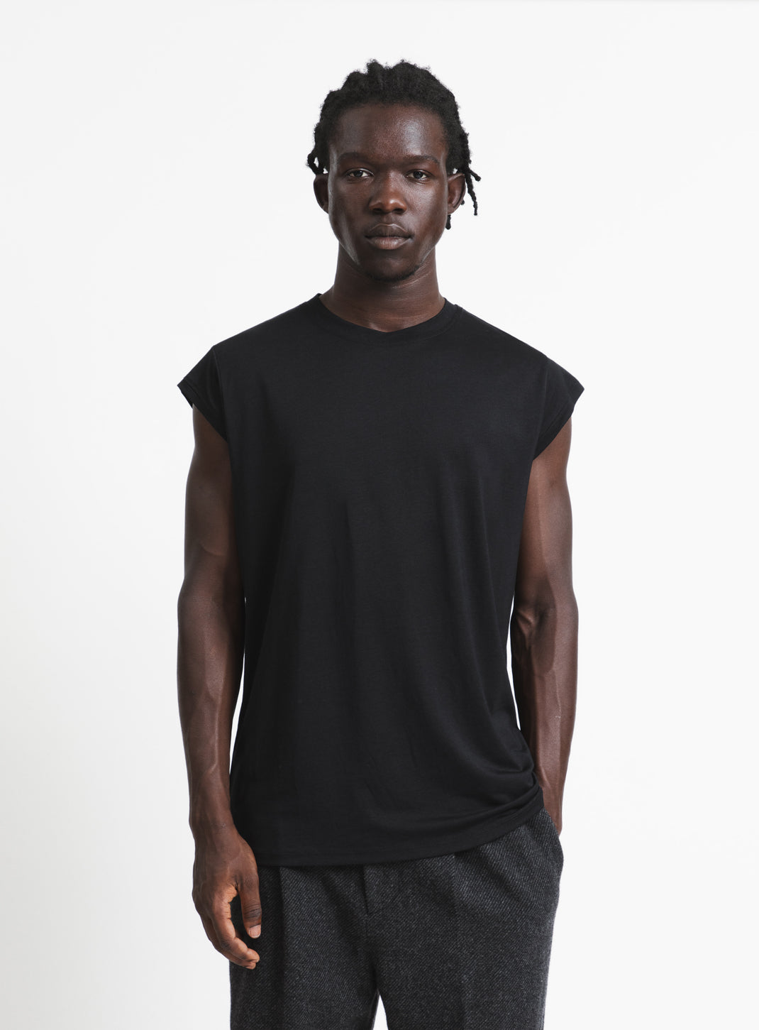 Sleeveless T-Shirt in Black Eucalyptus & Cotton