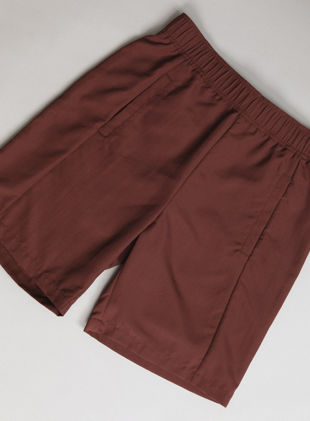 Shorts with Front Cuts in Brick Technical Ottoman