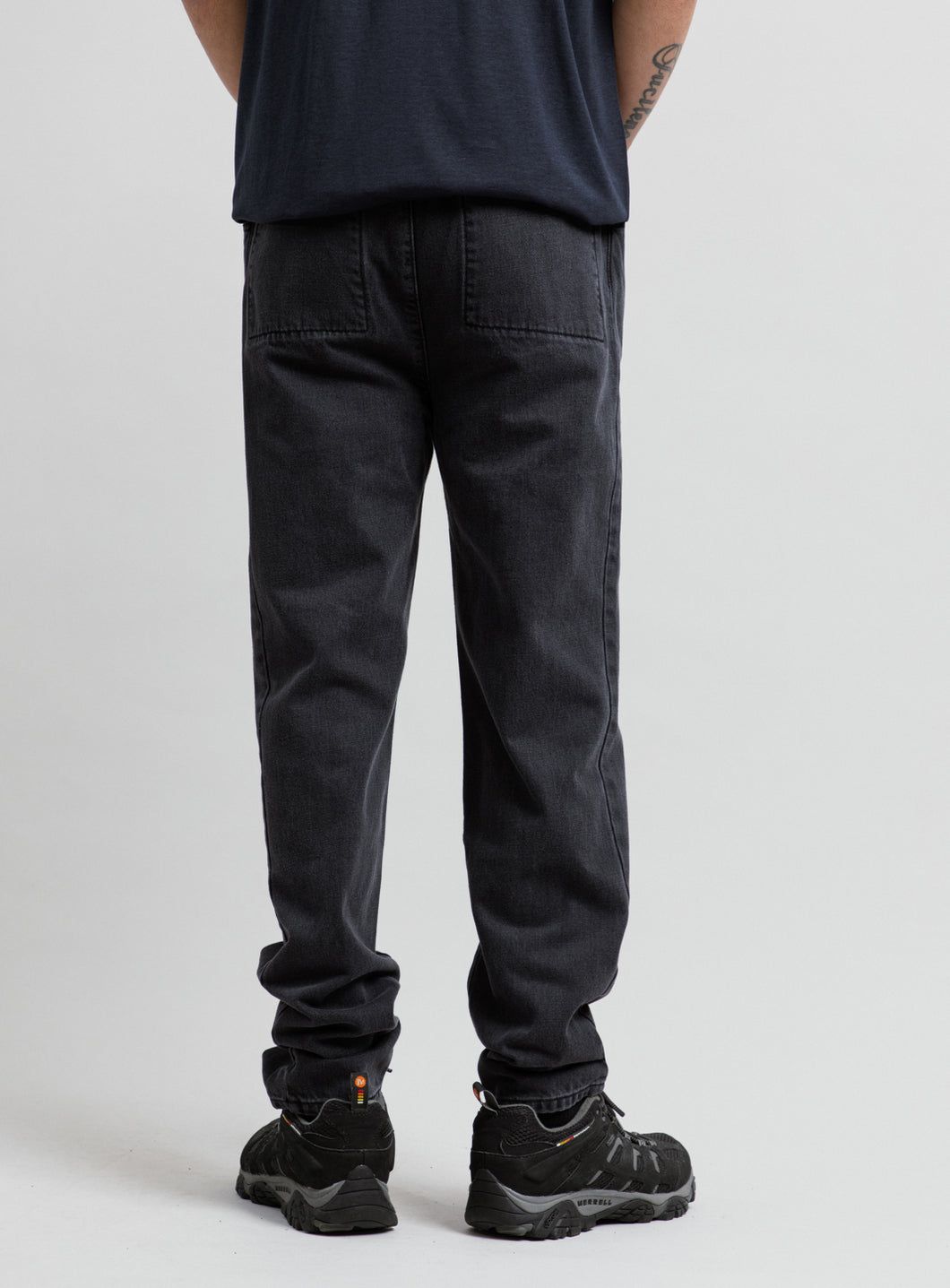 5 Pockets Pants with Front Cuts in Black Denim