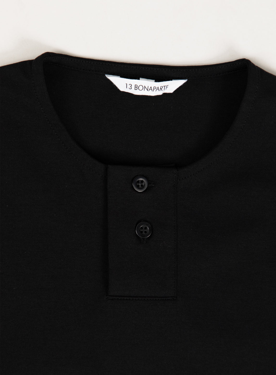 2 Buttons T-Shirt in Black Technical Knit