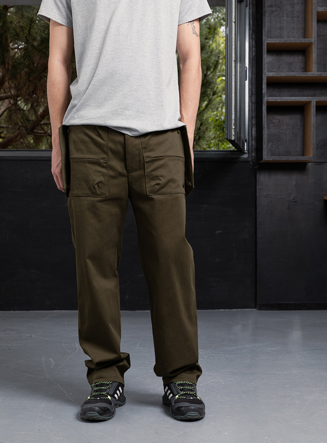 Pants with Envelope Pockets in Olive Cotton Gabardine