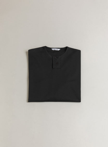 2 Buttons T-Shirt in Black Technical Knit