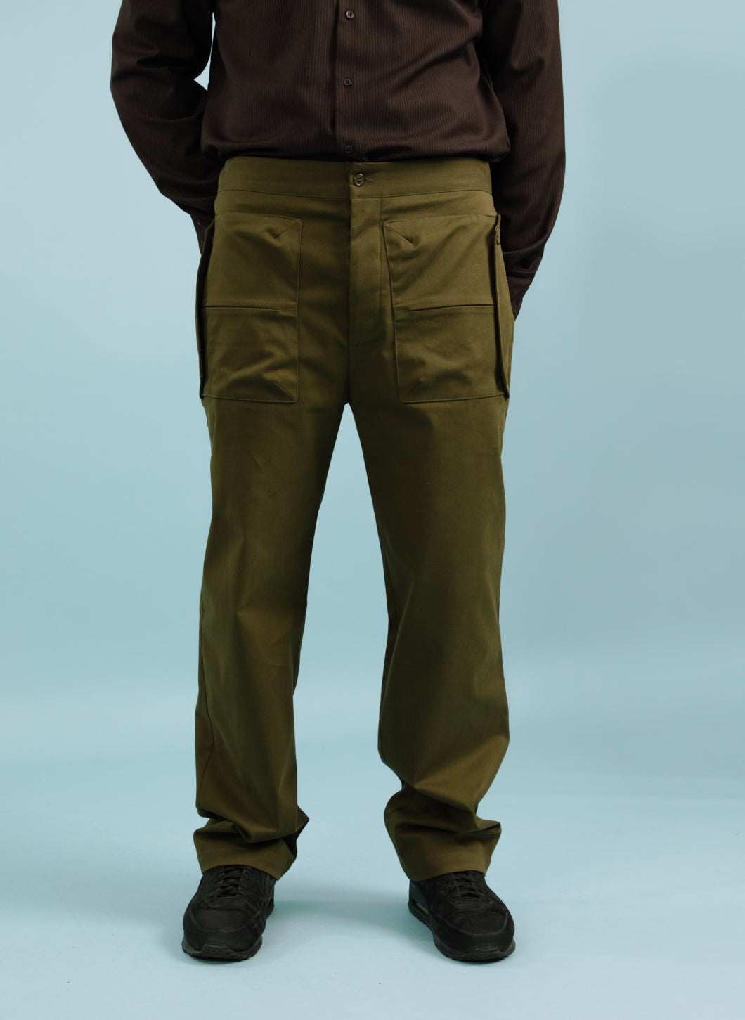 Pants with Envelope Pockets in Olive Satin Cotton
