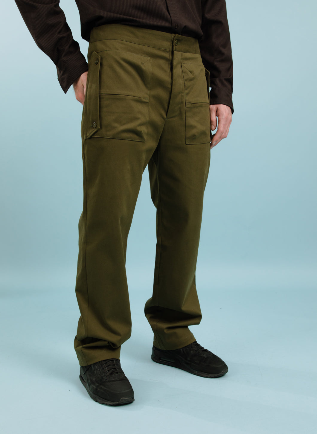 Pants with Envelope Pockets in Olive Satin Cotton