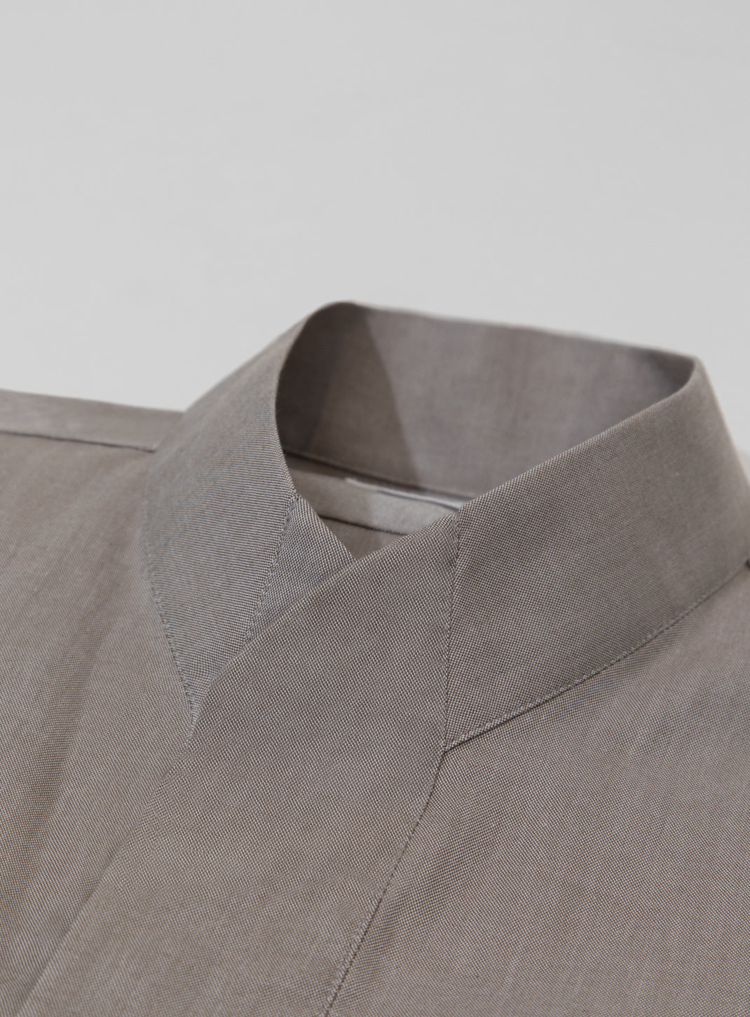 Chemise à col origami en tissu Oxford gris-beige