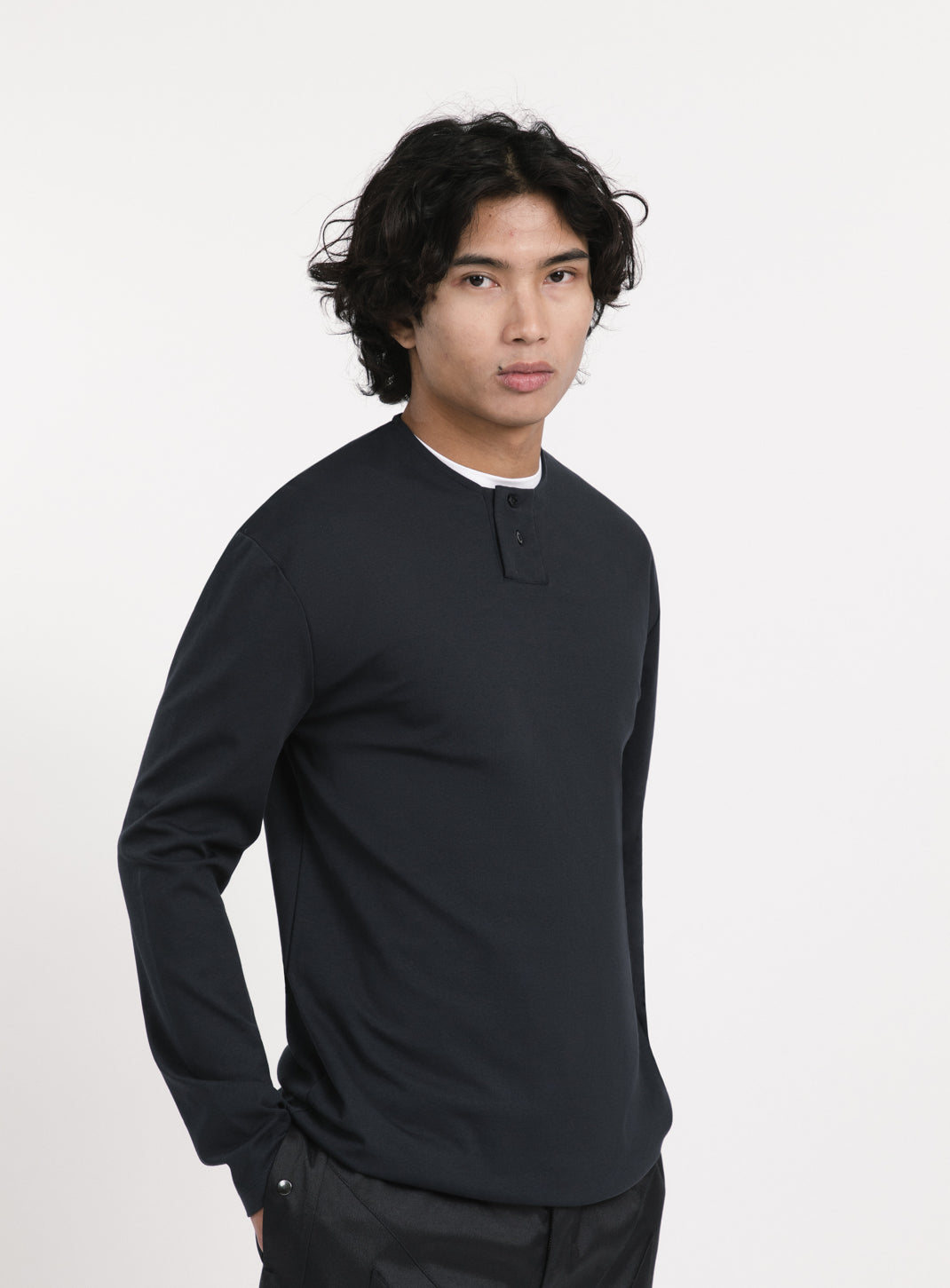 2 Buttons T-Shirt in Navy Blue Technical Knit